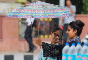 Delhi hits 26.5°C temperature, rain likely on Monday