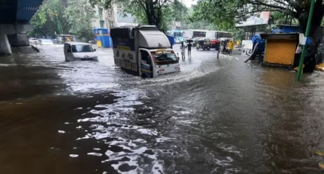 Red alert stays on as rains batter Mumbai