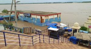 Telangana: Godavari river flows above danger mark in Bhadrachalam, warning issued