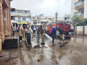 Gujarat: Persistent downpours create severe waterlogging in Navsari