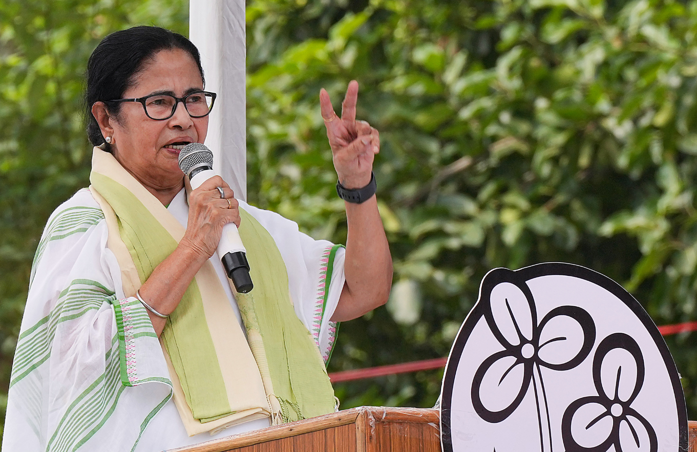 Mamata: BJP may go for LS polls in Dec, Reserves all choppers for campaign