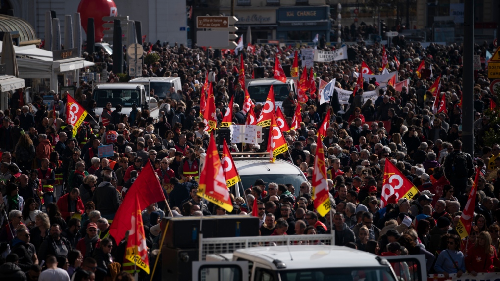 French journalists end an unsuccessful strike against a new editor