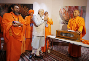 PM Modi receives warm welcome by Indian community on his arrival at Sandton Sun Hotel