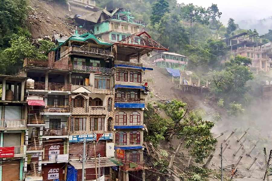 HP Rains: Rescuers retrieve another body in Shimla; 8 Kullu buildings collapse