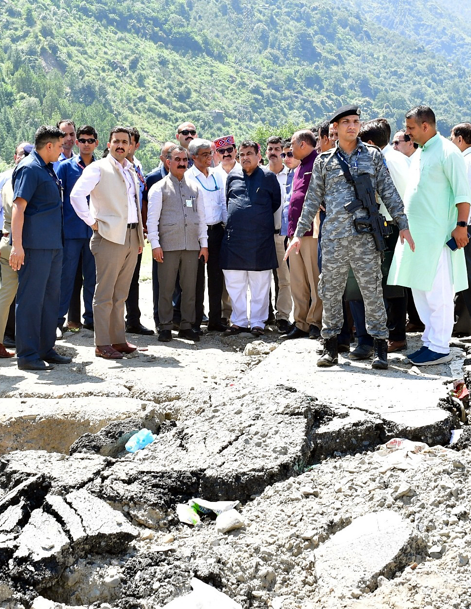 Gadkari pledges Rs 400 cr for restoration of flood-hit Kullu