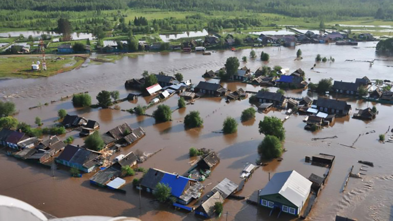 Russia evacuates 2,000 amid devastating far East flooding