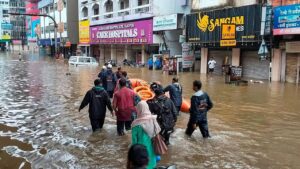 Relief work begins in Nagpur, silt being cleared from homes, food packet distribution underway