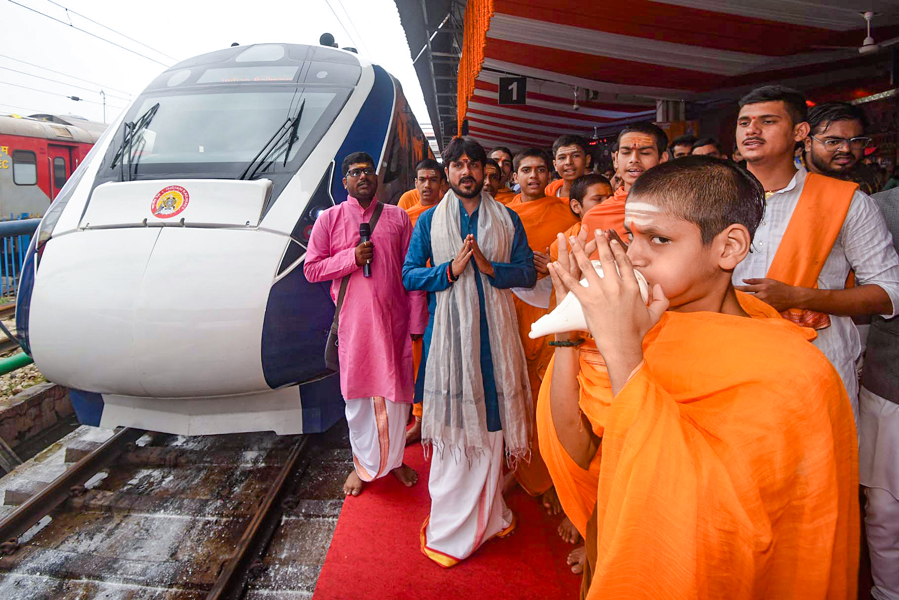 PM Modi flags off nine Vande Bharat Express