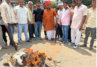 BJP burn CM Gehlot’s effigy over power cuts