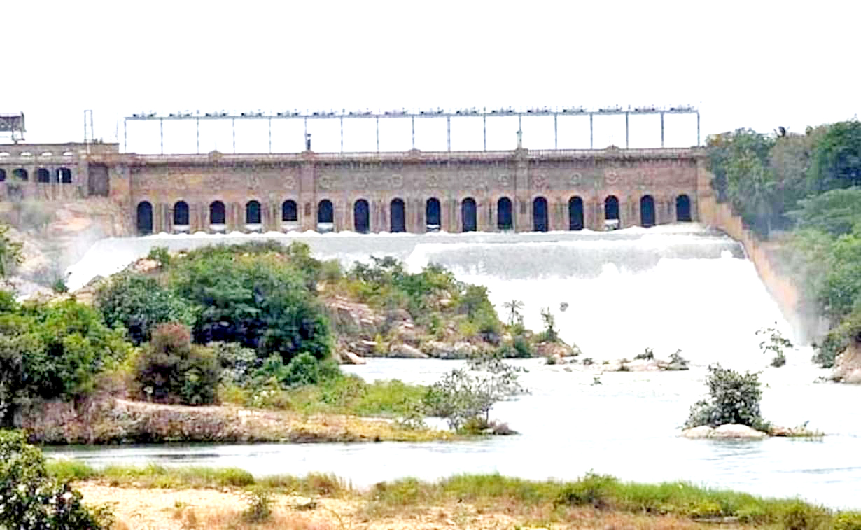 Cauvery water row :Farmers stage half-naked protest in the midst of the Bengaluru bandh