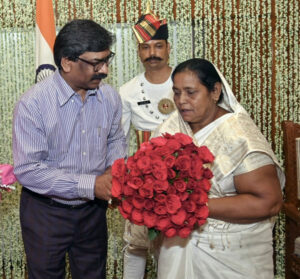 JMM candidate from Dumri casts her vote in Assembly bypolls