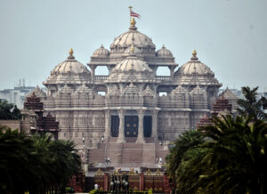 UK Prime Minister Rishi Sunak offers prayers at Akshardham temple