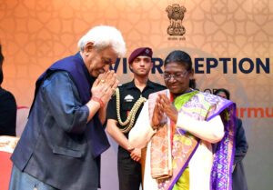 Droupadi Murmu being welcomed by J&K Lieutenant Governor Manoj Sinha at a civic reception