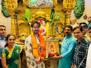 Tiger Shroff seeks blessings at Siddhivinayak Temple