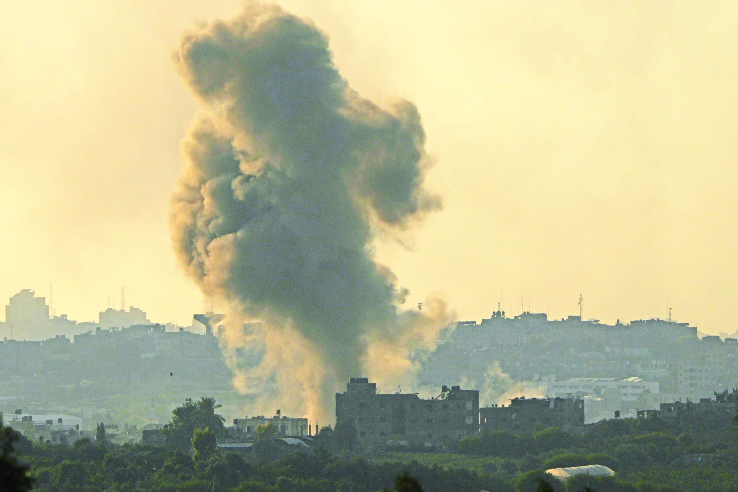 Israel-Hamas war updates : Israel conducts airstrikes near damascus