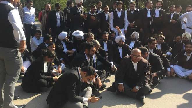 Chandigarh lawyers stage protest against traffic police over challans