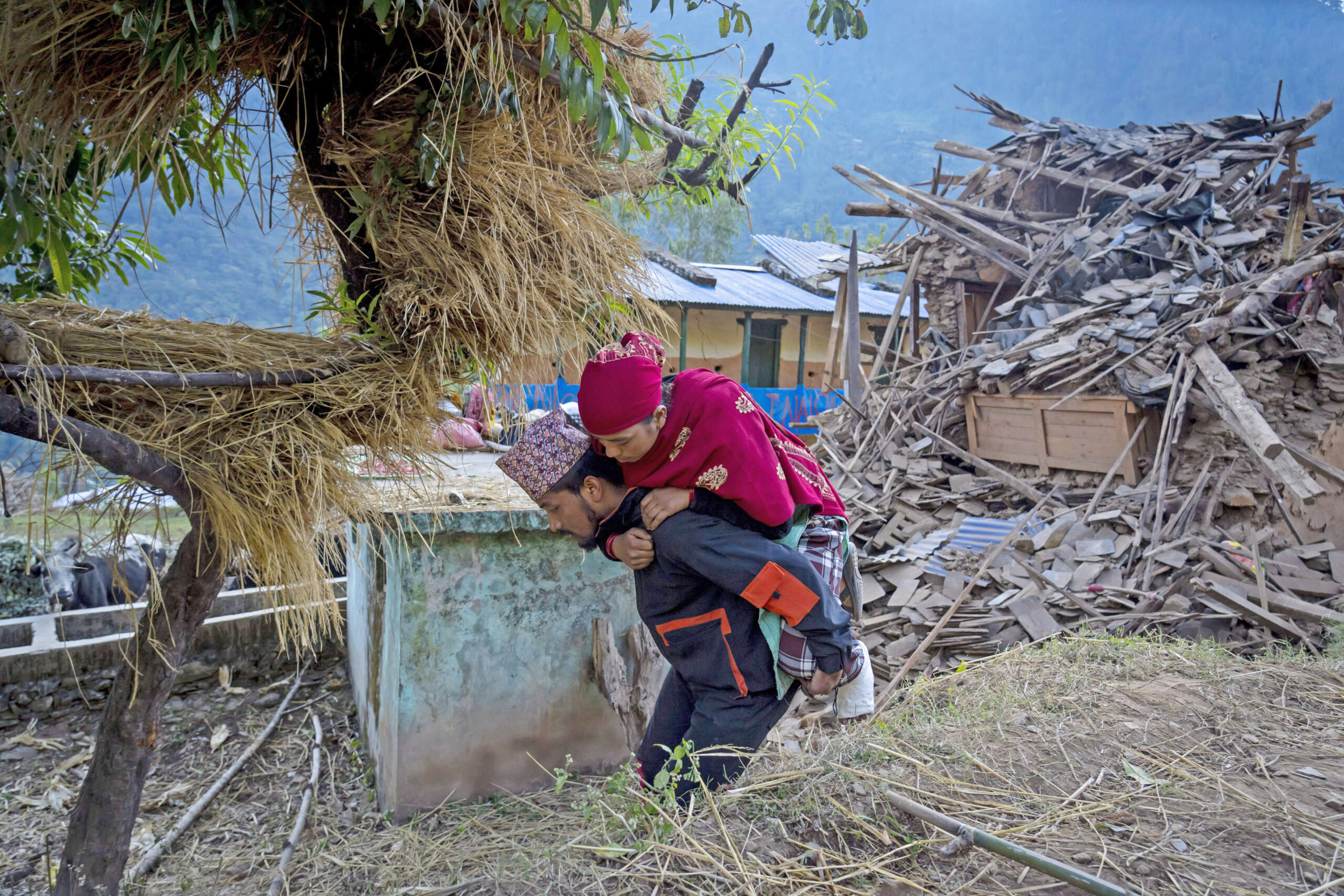 Earthquake leaves thousands in Nepal sleeping under open sky