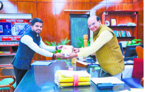 DUSU president submits students’ five demands to LG in letter