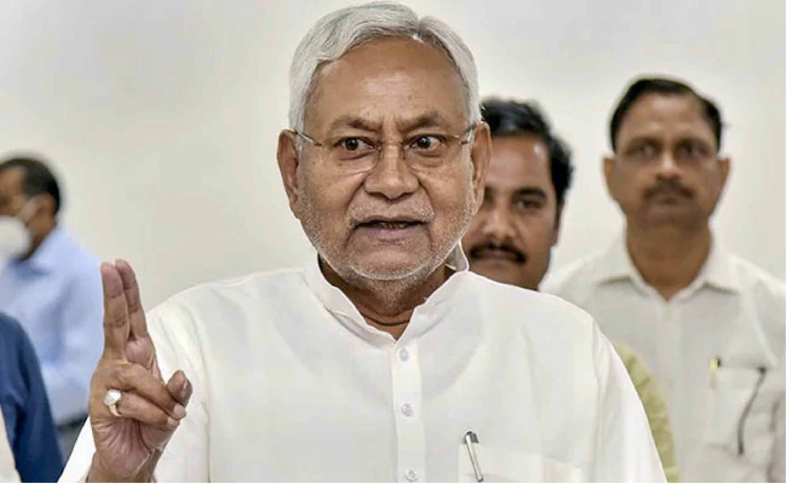 Bihar CM Nitish Kumar Honors Maulana Abul Kalam Azad on Birth Anniversary