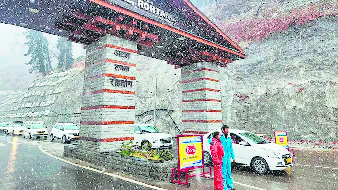 Tourist rush in Shimla and Manali as hope for a ‘white New Year’ grows