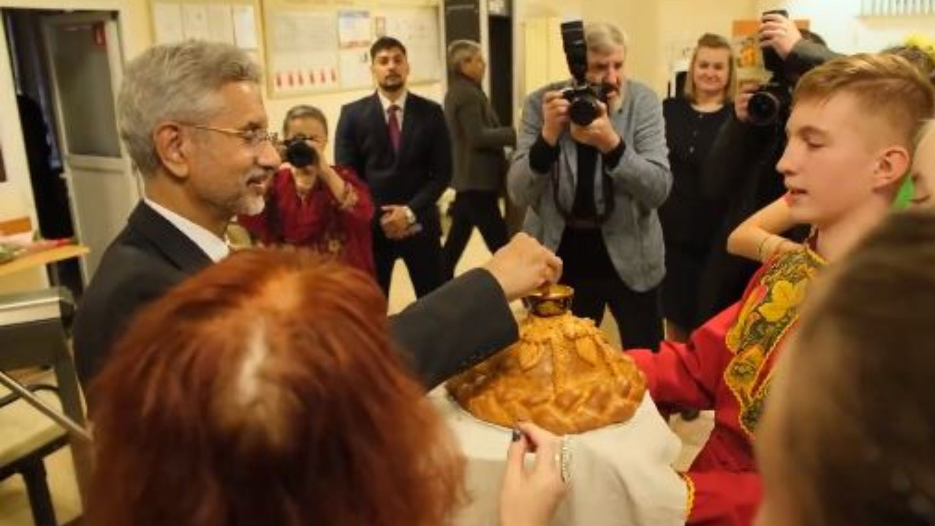 EAM Jaishankar visits school named after Gurudev Rabindranath Tagore in Russia’s St Petersburg