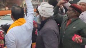 Babri case litigant Iqbal Ansari reach to welcome PM Modi, showered flowers