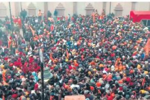 Day after: Nearly 3 lakh devotees offer prayers at Ram Temple