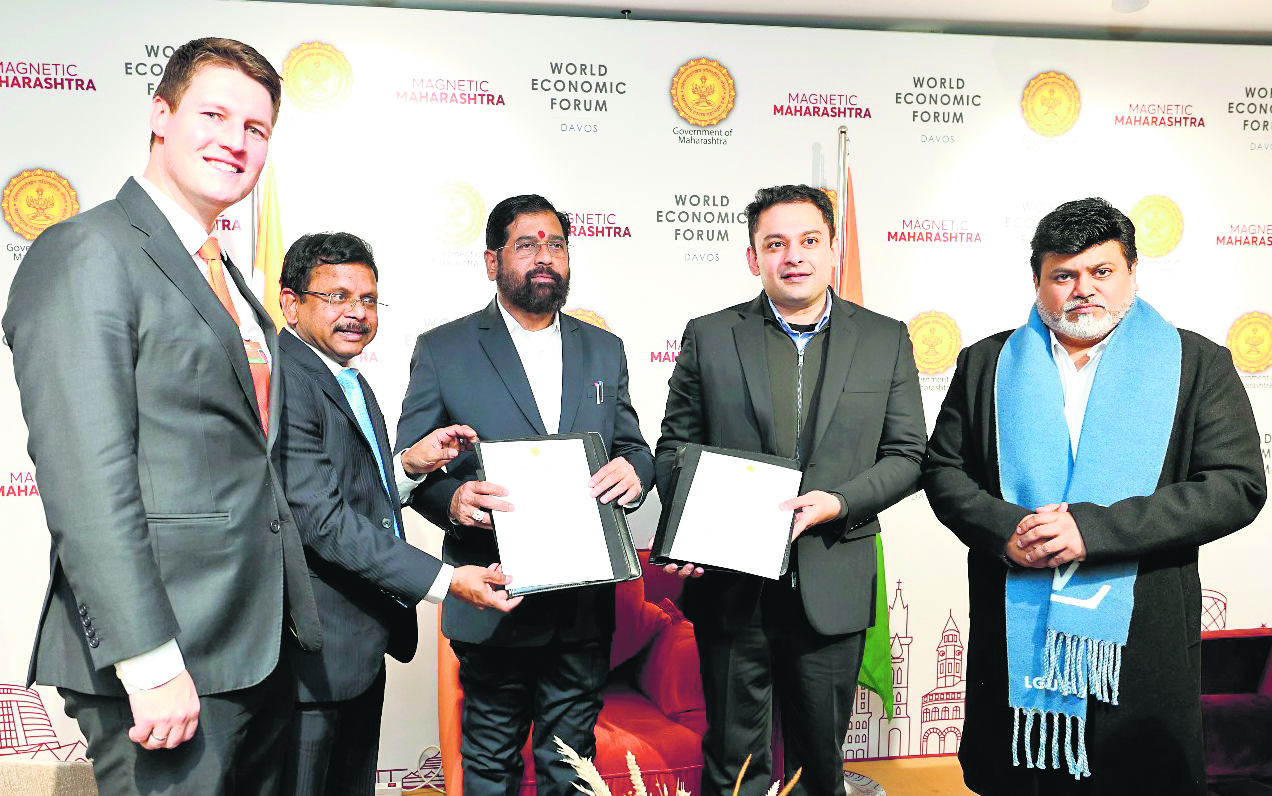 MAHARASHTRA SIGNS MOUs OVER Rs 1 LAKH Cr WITH GLOBAL INVESTORS