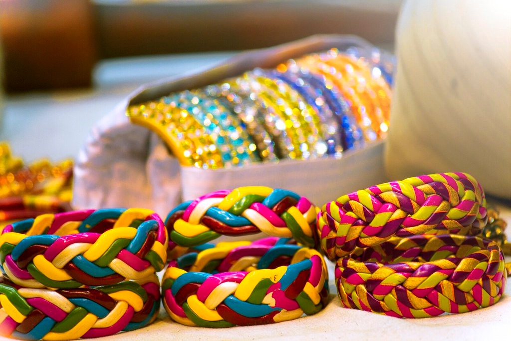 Jaipur’s Lac Bangles: Crafting Elegance in Vivid Hues