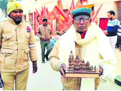 Ex-Babri litigant Iqbal Ansari gifts miniature model of Ram temple to his gunner