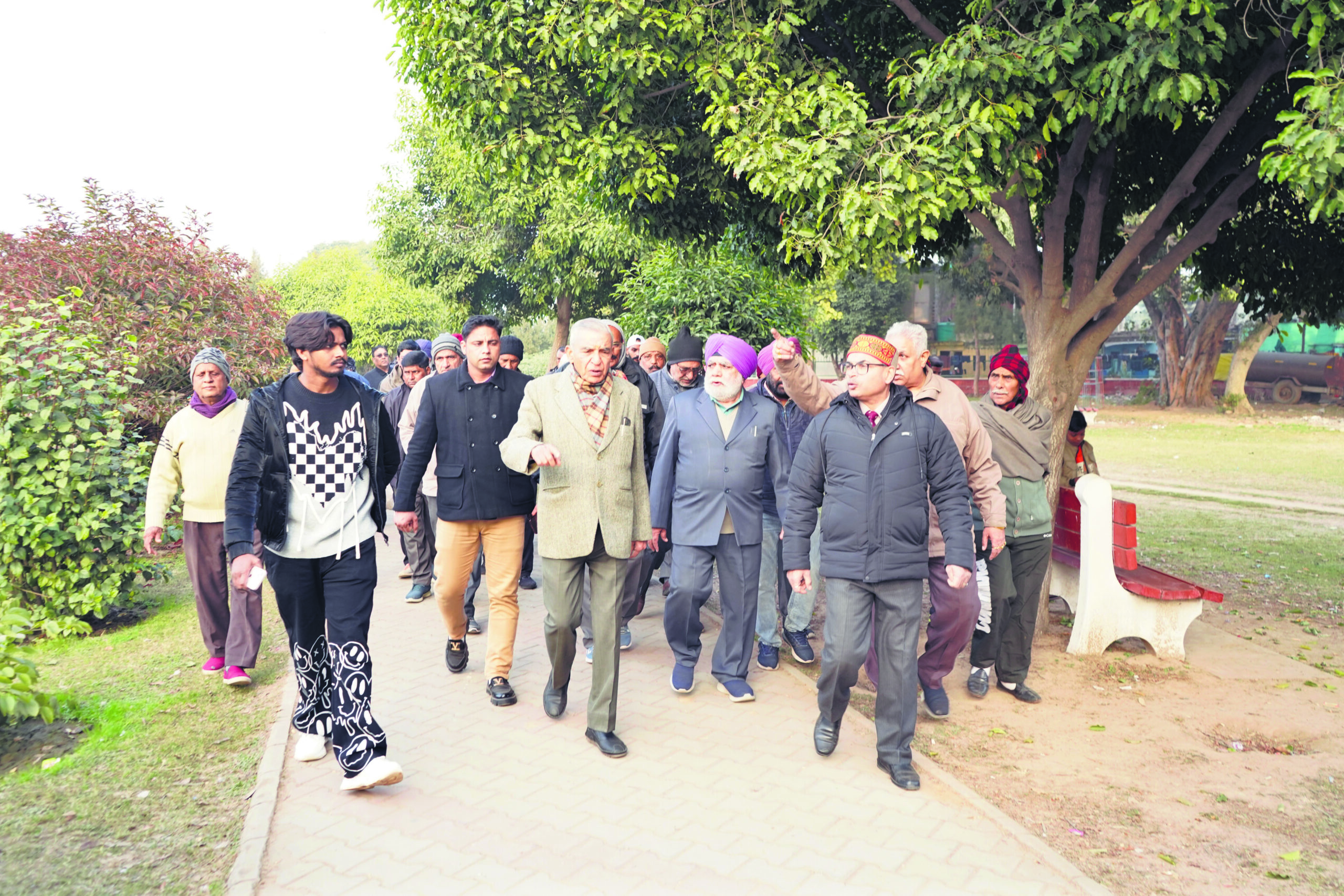 Former MP Pawan Bansal visits Shivalik Garden with local residents