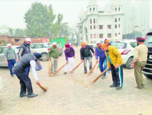 BJP’s Hardev Ubha leads cleanliness drive at Mohali’s Gurdwara