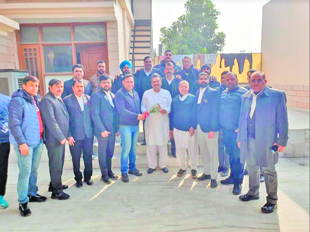 Bar Association members meet ex-Dy CM Chandramohan in Panchkula