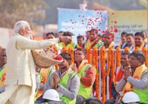 PM Modi showers flower petals on workers in Ayodhya