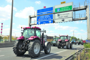 French farmers vow Paris ‘siege’ as tractor protest converges on capital