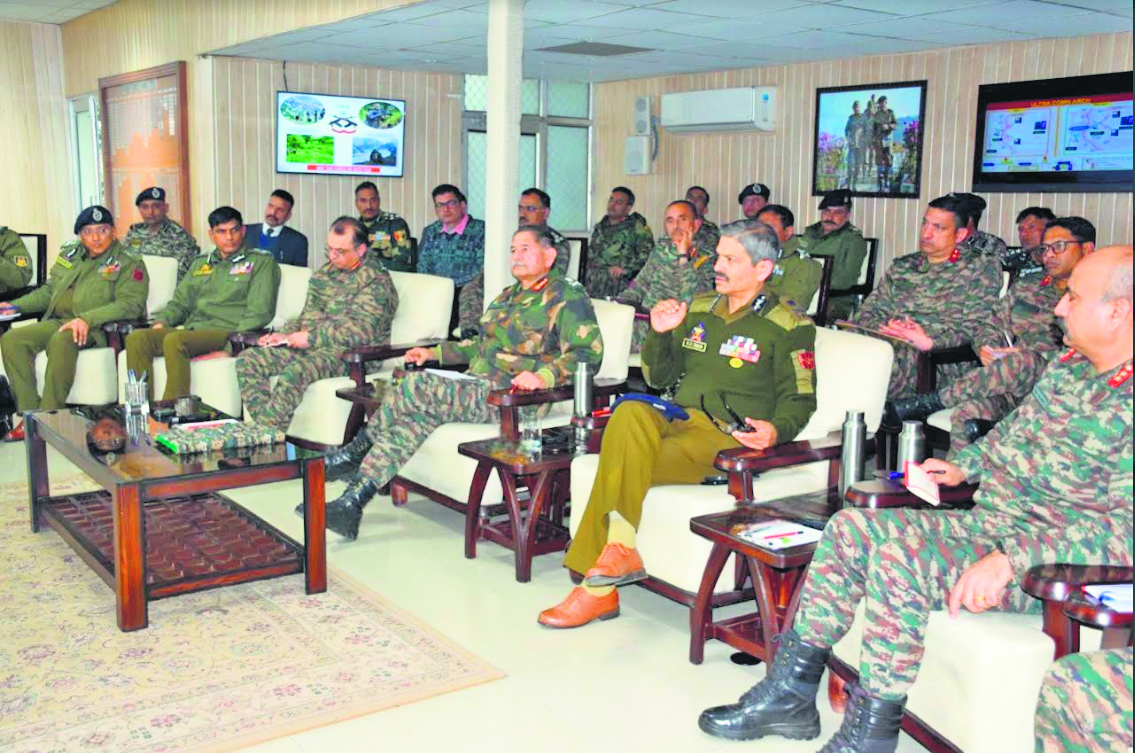 Northern Army Commander reviews operational preparedness in Rajouri