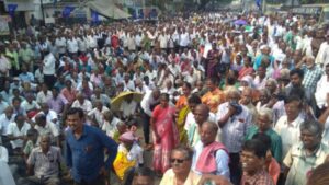 Workers in the Tamil Nadu Transport Union call off their protest in order to speak with the Labour Commissioner