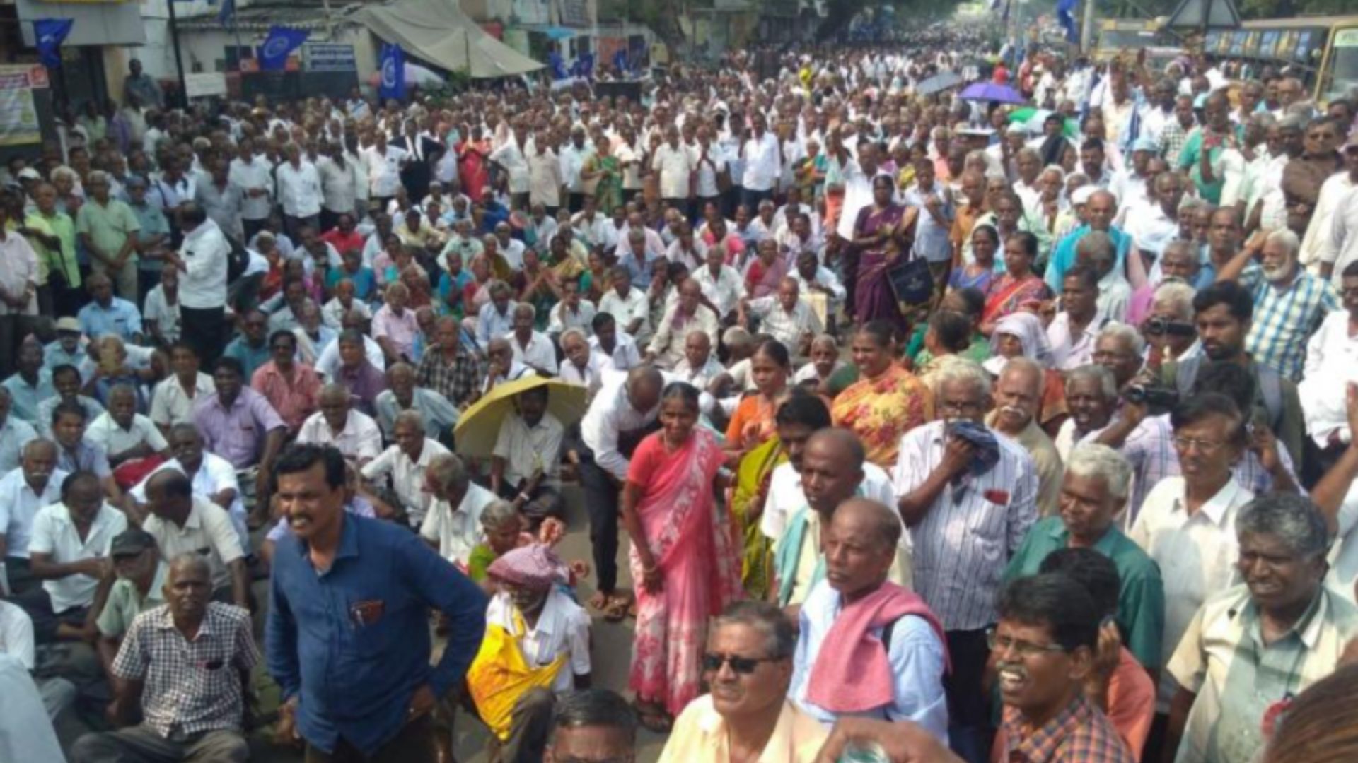 Workers in the Tamil Nadu Transport Union call off their protest in order to speak with the Labour Commissioner