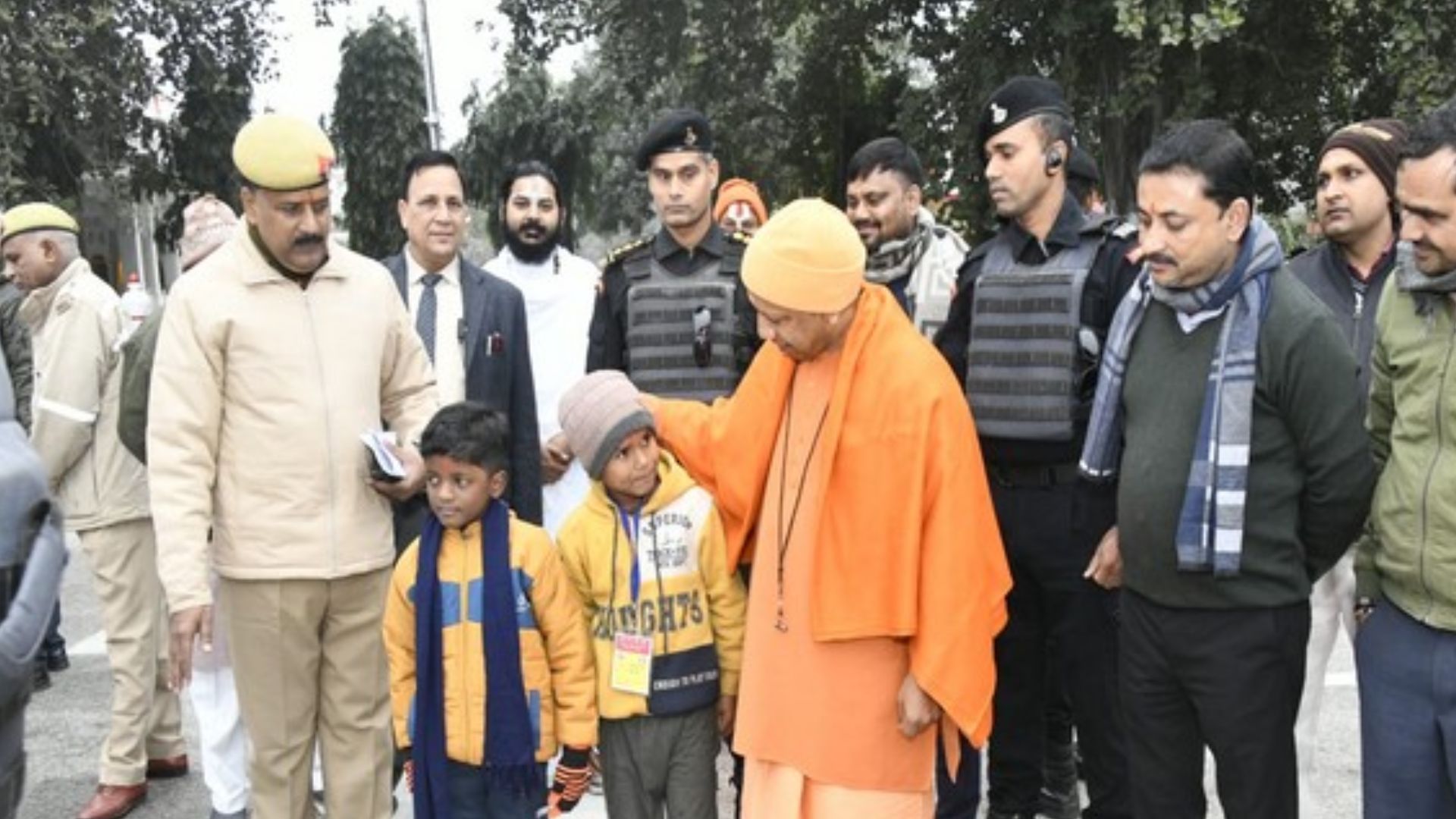 CM Yogi Adityanath Rings in New Year with Students, Extends Blessings for Bright Future