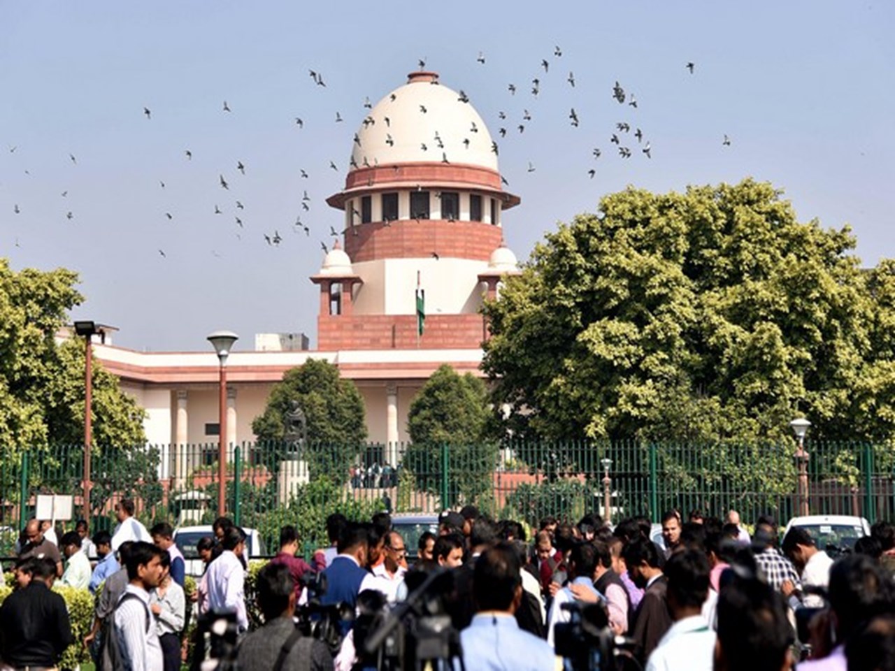 Supreme Court Issued Non-Bailable Warrant In Contempt Case Against Litigant For Not Depositing Rs 1 Lakh Cost