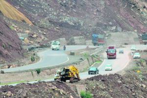 Jammu-Srinagar highway closed: Landslip strands vehicles, severe traffic disruption