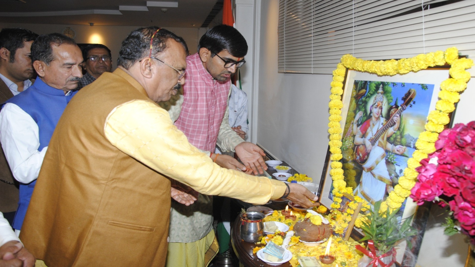 Speaker Devnani offerring prayers to Goddess Saraswati