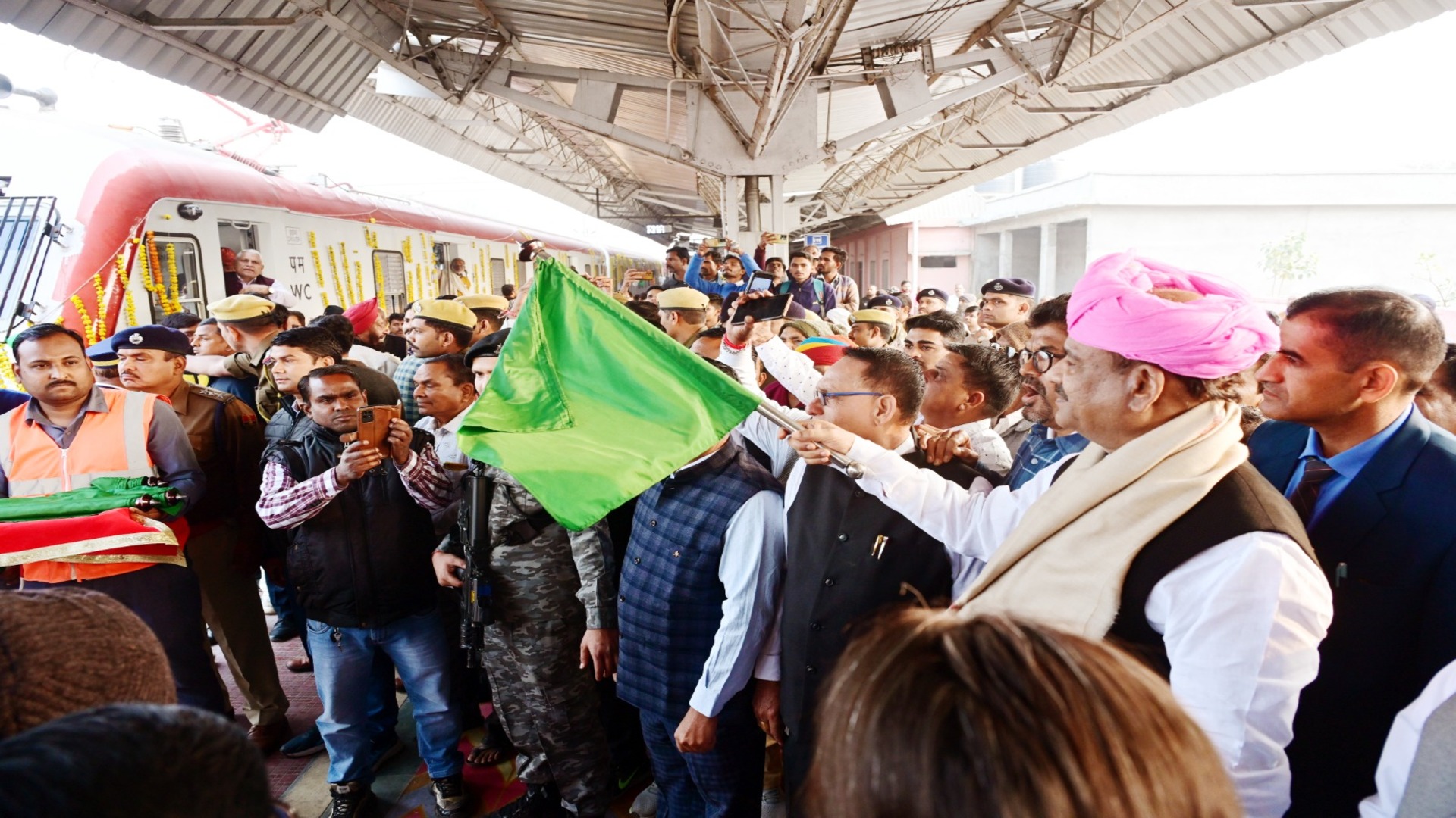 LS Speaker flags off Kota-Chomu Memu train, eases commute