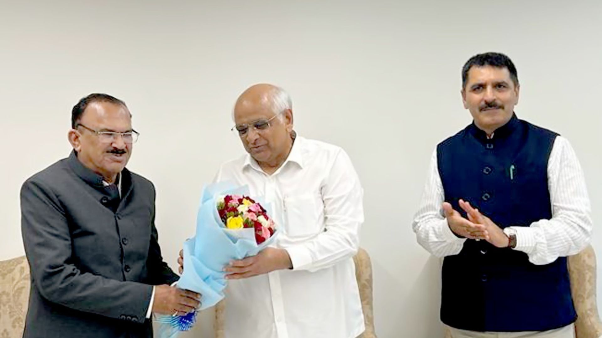 Speaker Devnani discusses legislative matters with Gujarat CM and Speaker