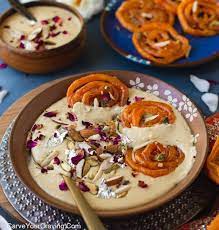 Fusion Rabri-Jalebi: A creative twist on a classic Indian dessert duo