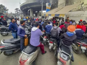 Fuel shortage loom in Punjab as Petrol pump dealers announce duspension of sales