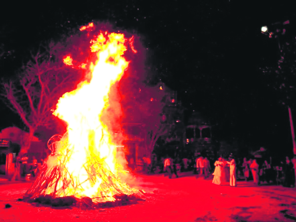 Holi: A night of mantra sadhna