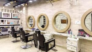 Salon Hair Treatments Linked to Kidney Damage in Healthy 26-Year-Old