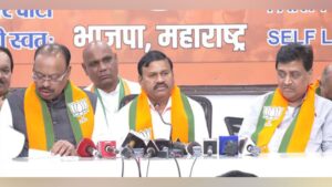 Senior Congress Leader Padmakar Valvi Joins BJP