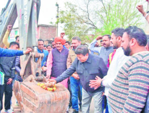 Haryana Vidhan Sabha Speaker inaugurates road recarpeting costing Rs. 82 lakh